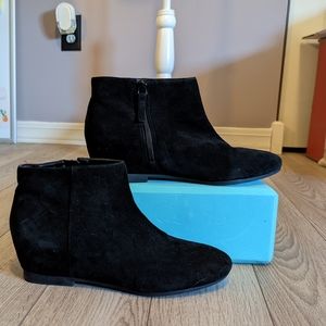 NINE WEST black booties